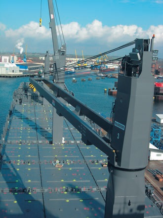 containership-mounted-with-deck-crane